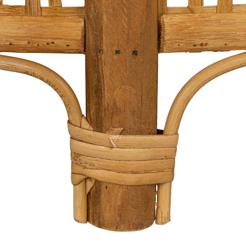 Mesa auxiliar de bambú y ratán