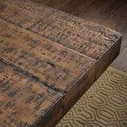 Mesa de comedor de madera recuperada y hormigón